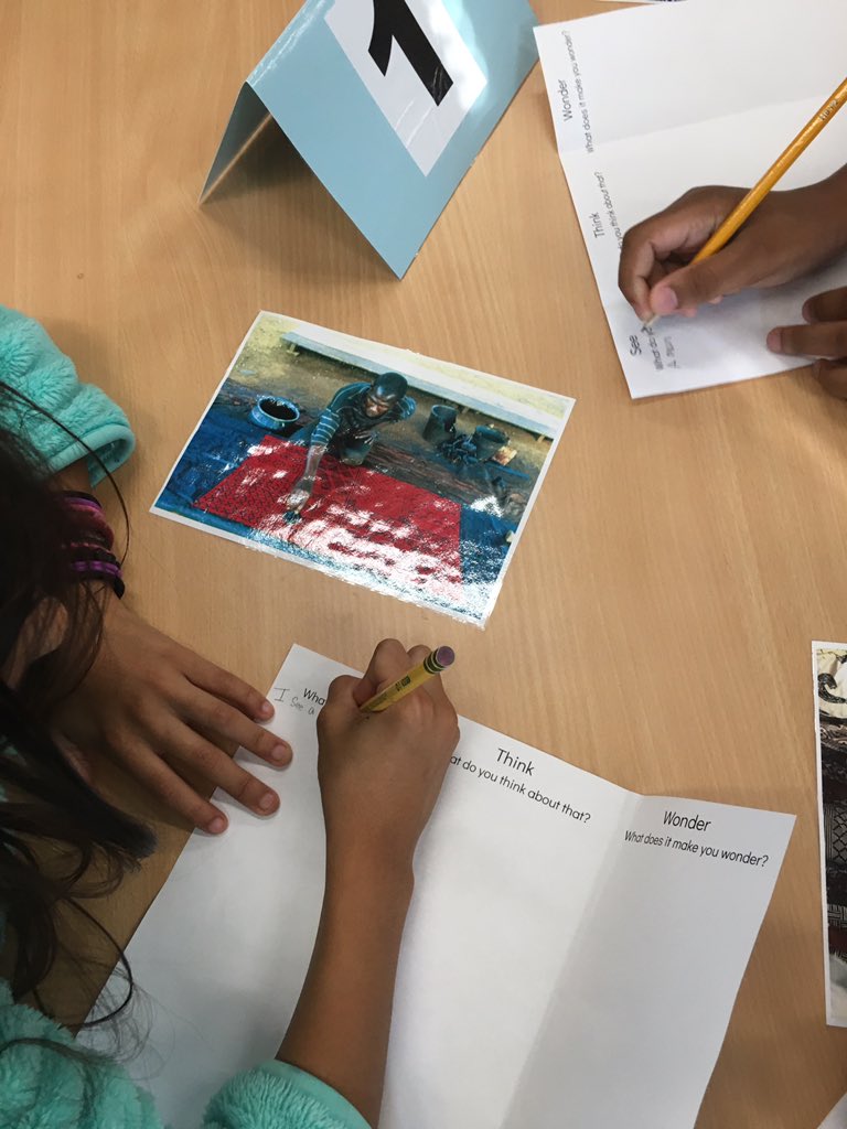 ClubManatisse's tweet photo. 5th grade students are exploring Adinkra cloth to prep for an art project. https://t.co/Y86NfAluqh
