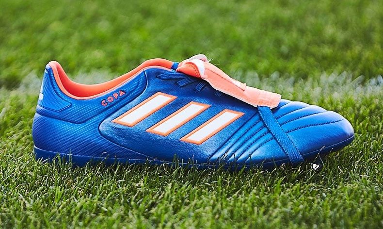 sochuteiras's tweet photo. Linha de chuteiras Adidas Copa Gloro 17.2 recebe as cores blue/white/solar red https://t.co/g2n3pRqipq https://t.co/TkxQEHjNie