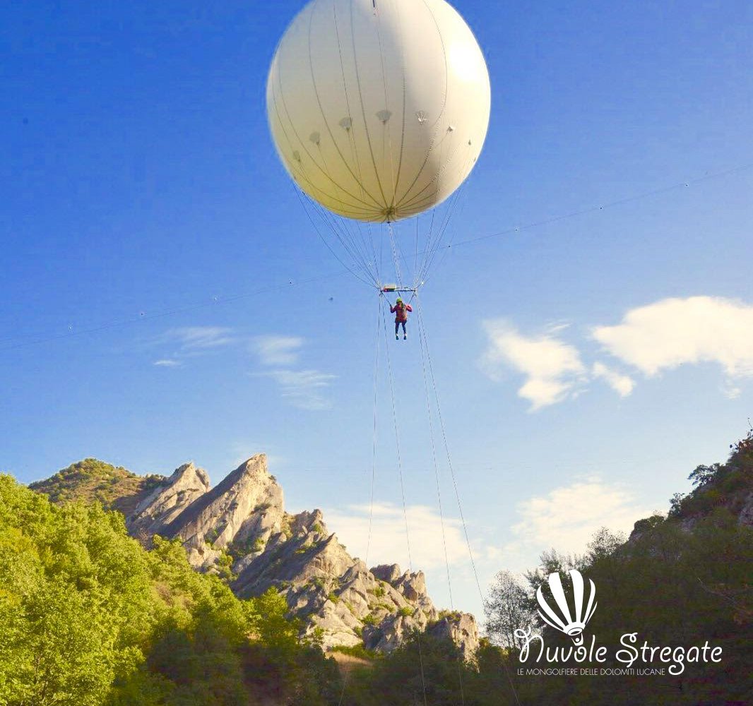 Fino al 2 ottobre, nelle giornate di apertura del Volo dell'Angelo, Nuvole Stregate, Le mongolfiere delle Dolomiti Lucane!