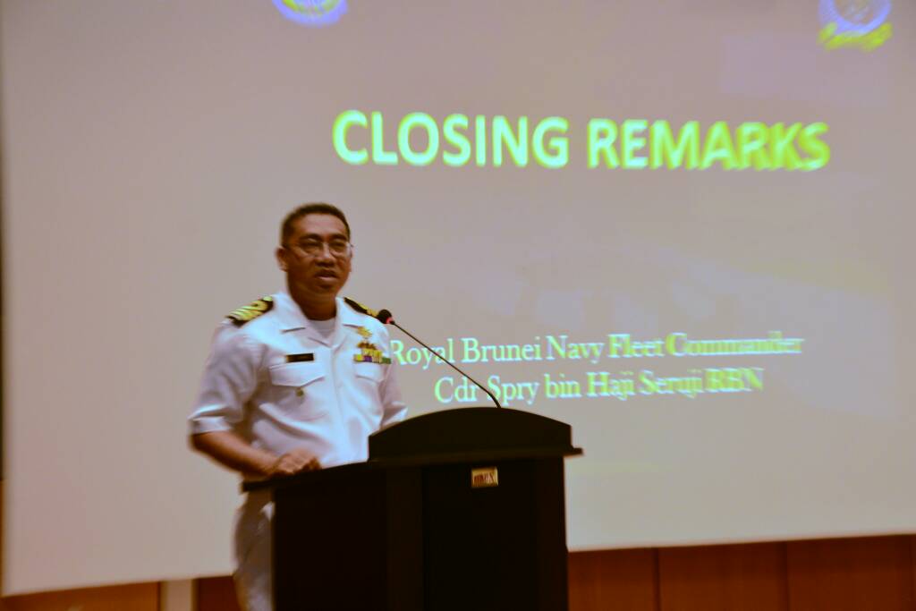 MPA_Barat's tweet photo. Till we meet again. Closing Ceremony Ex Hornbill 26/2017 #RMN #TLDB
#DefenceDiplomacy #readiness @roslan1531 @tldm_rasmi @mykamarul https://t.co/pxep5XM40z