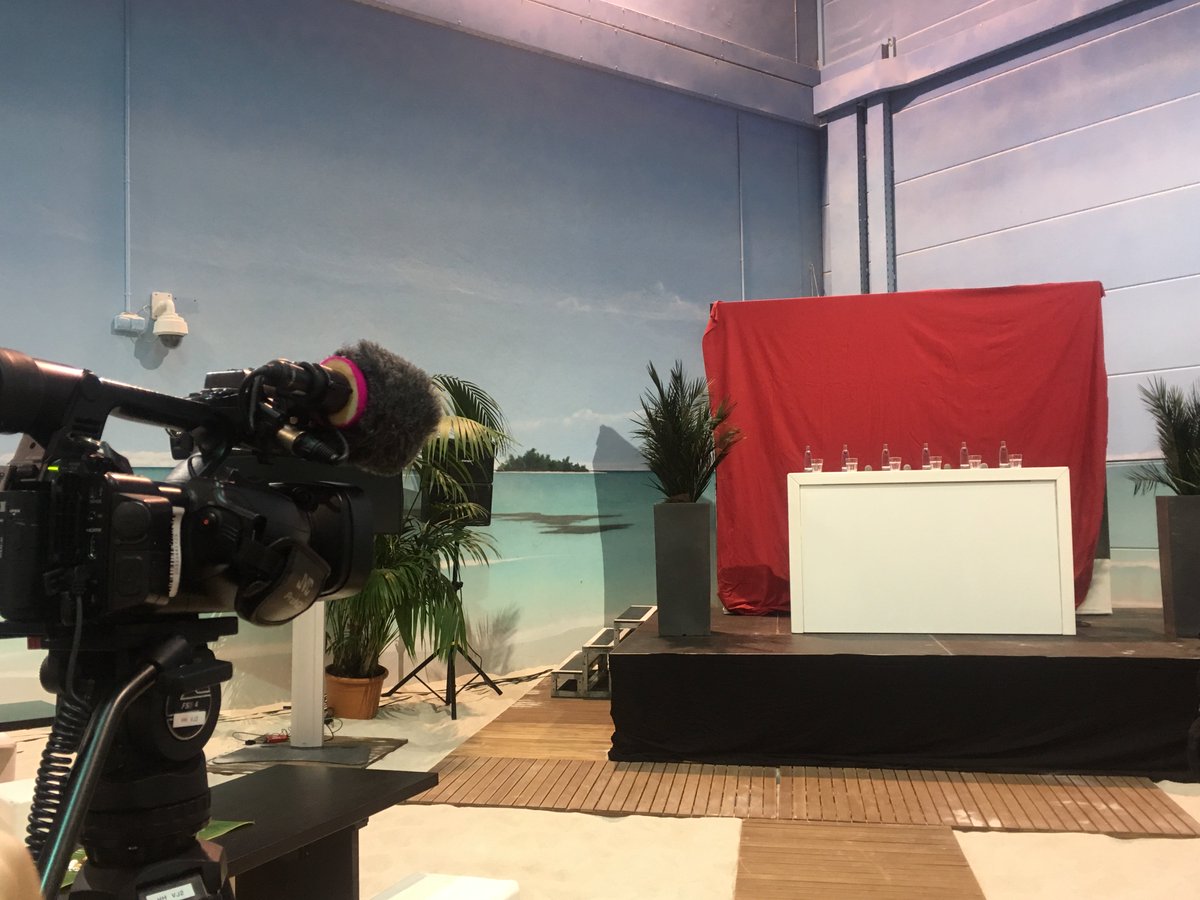 TK_Presse's tweet photo. .@TK_Presse heute in #Hamburg in geheimer Mission unterwegs. Um 11 Uhr geht es los... #eswirdspannend https://t.co/k0Ahm0prl4
