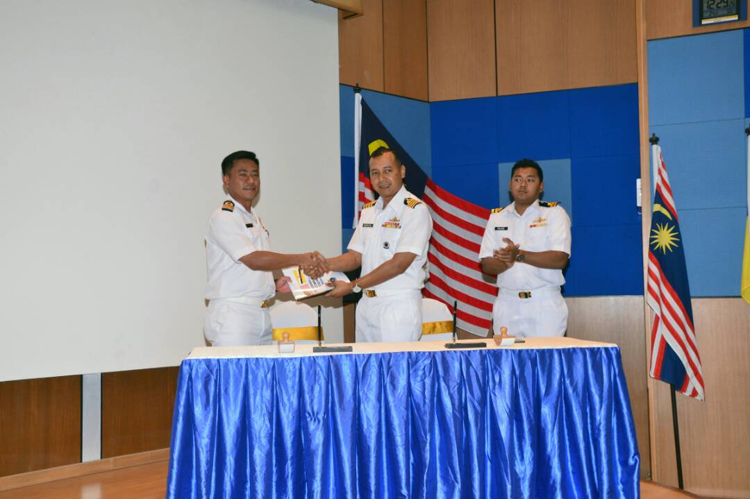 MPA_Barat's tweet photo. Till we meet again. Closing Ceremony Ex Hornbill 26/2017 #RMN #TLDB
#DefenceDiplomacy #readiness @roslan1531 @tldm_rasmi @mykamarul https://t.co/pxep5XM40z