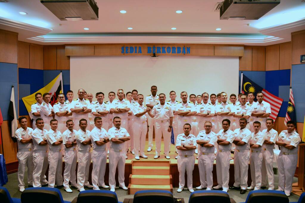 MPA_Barat's tweet photo. Till we meet again. Closing Ceremony Ex Hornbill 26/2017 #RMN #TLDB
#DefenceDiplomacy #readiness @roslan1531 @tldm_rasmi @mykamarul https://t.co/pxep5XM40z