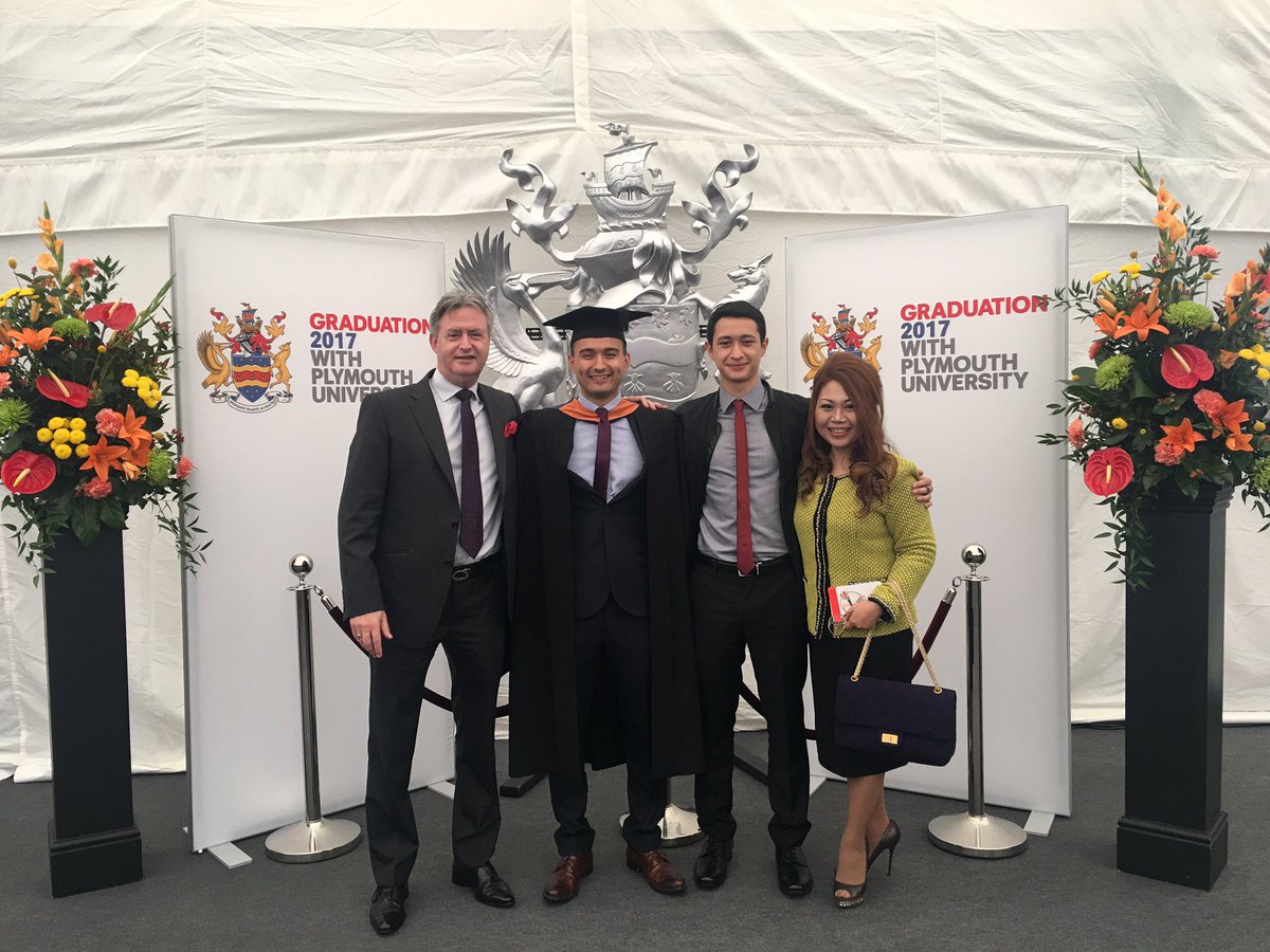 JennieMack's tweet photo. Proud of you Chris Mack, son &amp; brother @PlymUni #PlymGrad https://t.co/3BkE8FGXKd