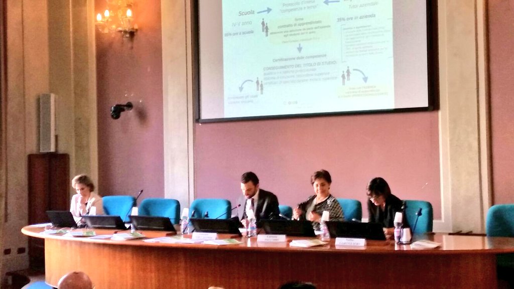 MIsocialTW's tweet photo. Scuola e apprendistato. Ne parliamo oggi al Miur. Qui la diretta: https://t.co/j8fwmqkaKF https://t.co/nRTZ2eVHHj