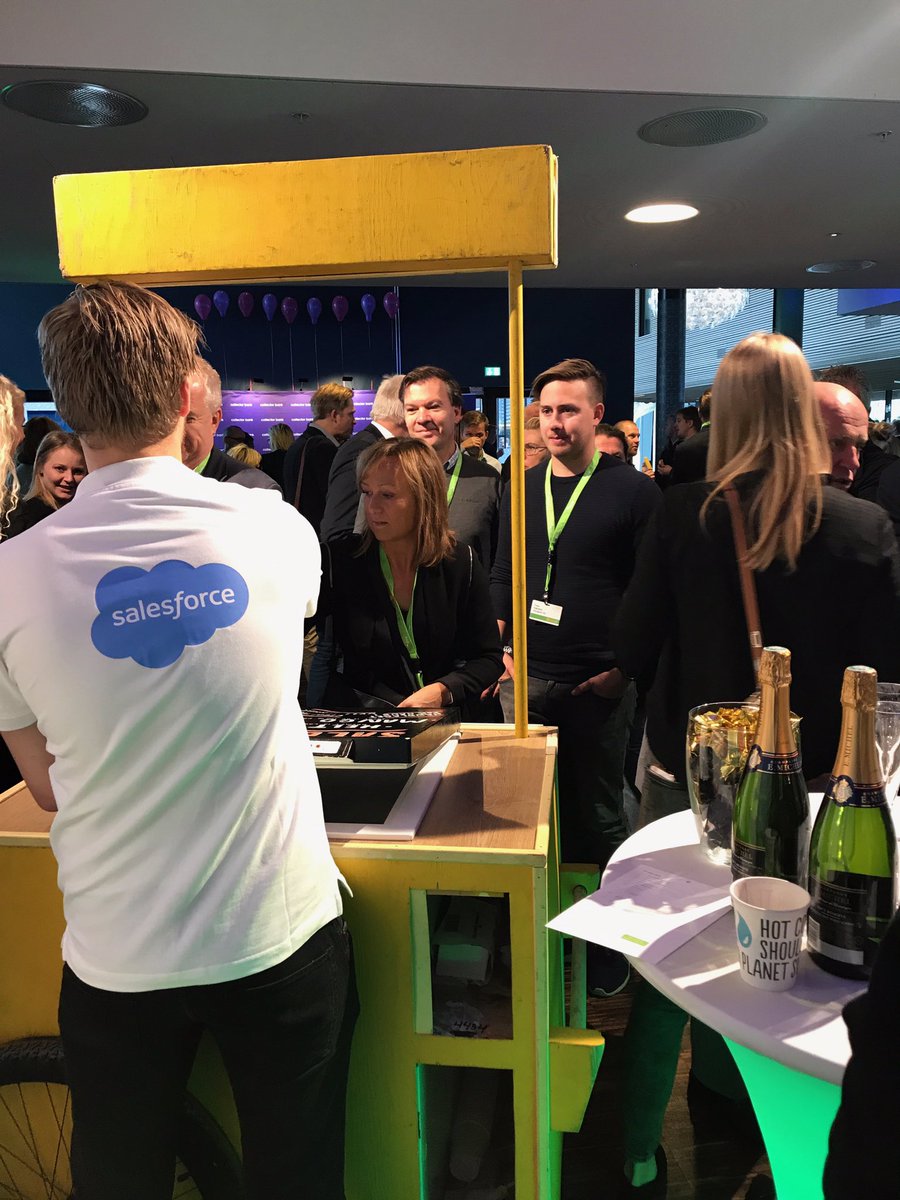 Jacobsen_RJ's tweet photo. Great Conference in Oslo! Come visit @salesforce at #LOAD17 #Commerce #Marketing #BringLoad https://t.co/JUL6a5JE1k