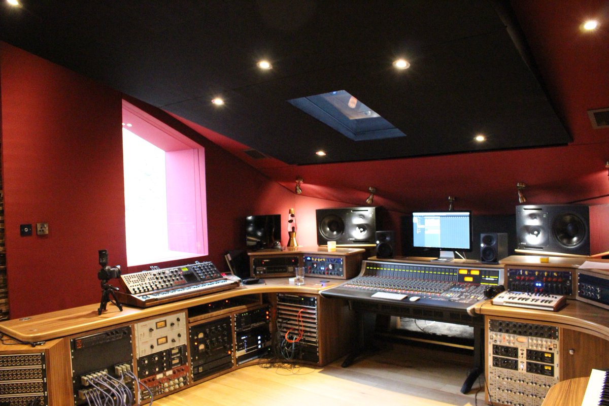 TheStudioPeople's tweet photo. Love this place. #proaudioporn #propergear #lovestudios #milesofsolder https://t.co/3J0B4TSn3E