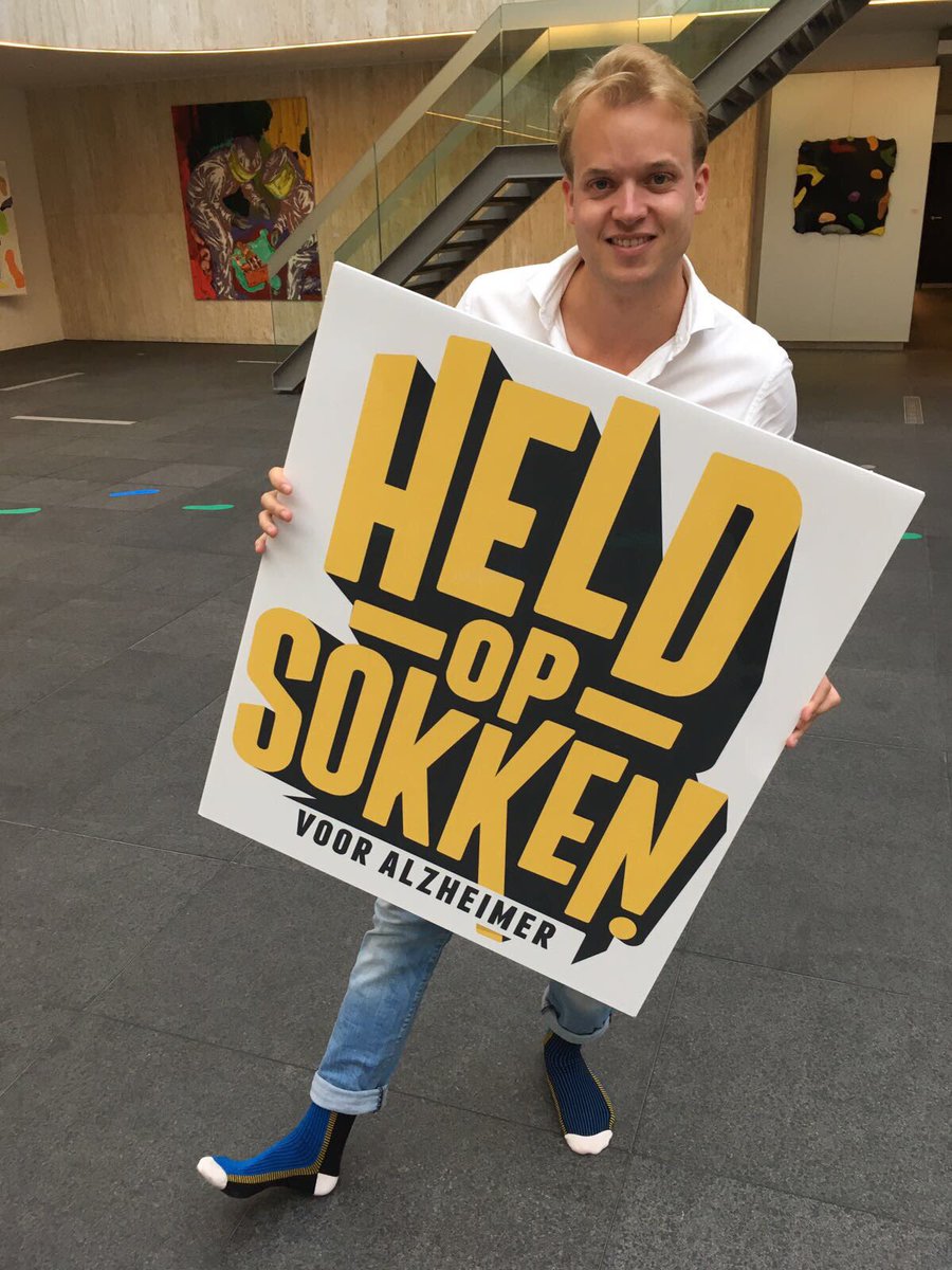 FoxL87's tweet photo. Vandaag een #heldopsokken voor #alzheimer #ditisaegon https://t.co/OllffY4PPq