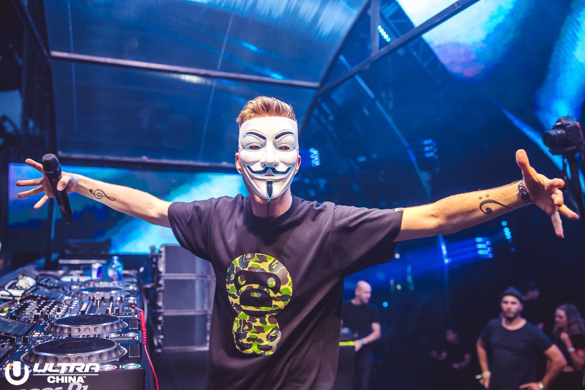 UltraChina's tweet photo. #ULTRACHINA 回顾 ！

作为NICKY ROMERO在中国的首场音乐节演出！
100%的跃动节奏感染在场数万RAVER！

脚伤登台仍坚持为国内带来极其震撼的音乐现场！
再次致谢NICKY ROMERO!
THANK U!

#ULTRACHINA2018 https://t.co/93DaDvFkbZ