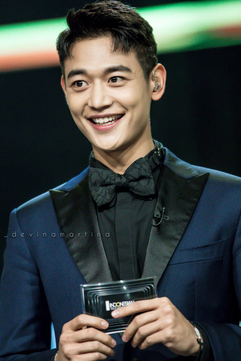 _devinamartina's tweet photo. 170920 Greetings from Choi Minho at Indonesian Tv Award #민호 #ミンホ #최민호 #샤이니 #Minho #SHINee #ITAwards2017 #ITA2017 https://t.co/Q2G7KArY8s