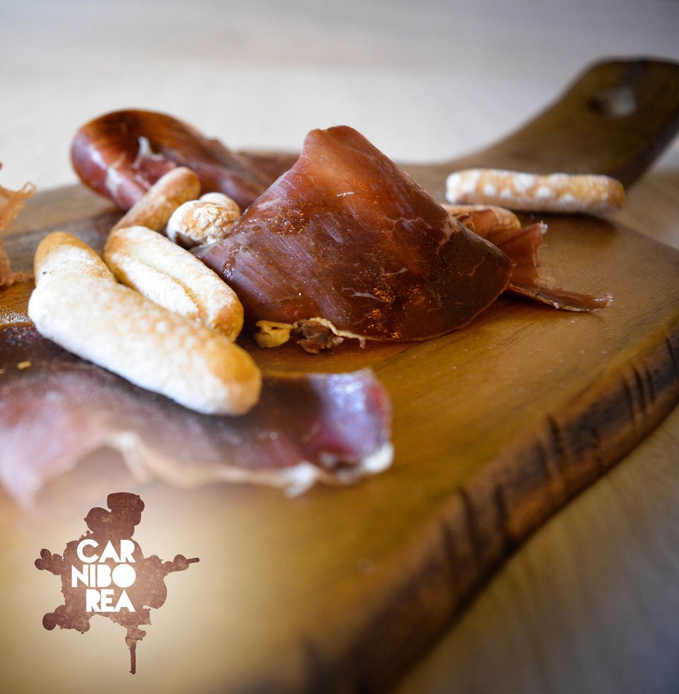 carniborea's tweet photo. La #cecina es un tipo de #carne deshidratada, similar al #jamón pero realizada mediante el curado de carne de #vacuno @carniborea https://t.co/GHSD3U3n0y