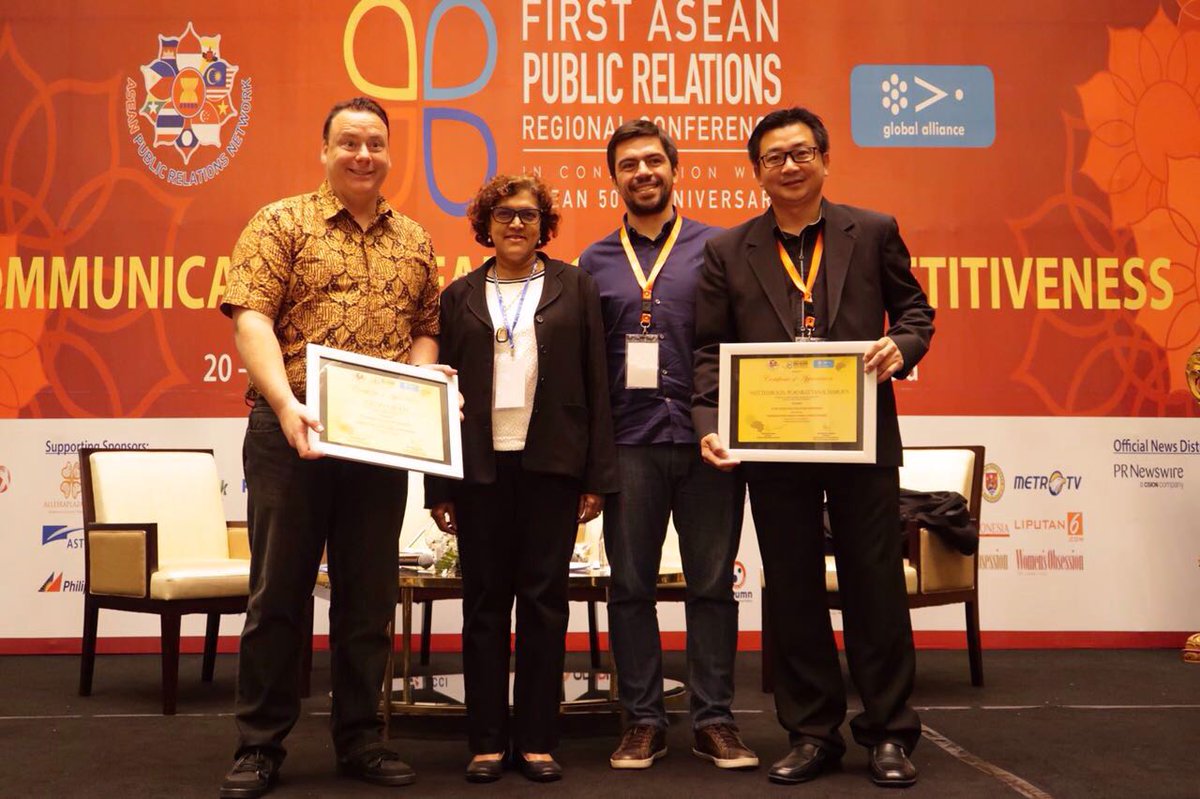 APRC2017's tweet photo. Plaque of Appreciation for sepakers and moderators for sharing about ASEAN and the PR Industry #APRC2017 #ASEANPRConference https://t.co/vBG82quwFI