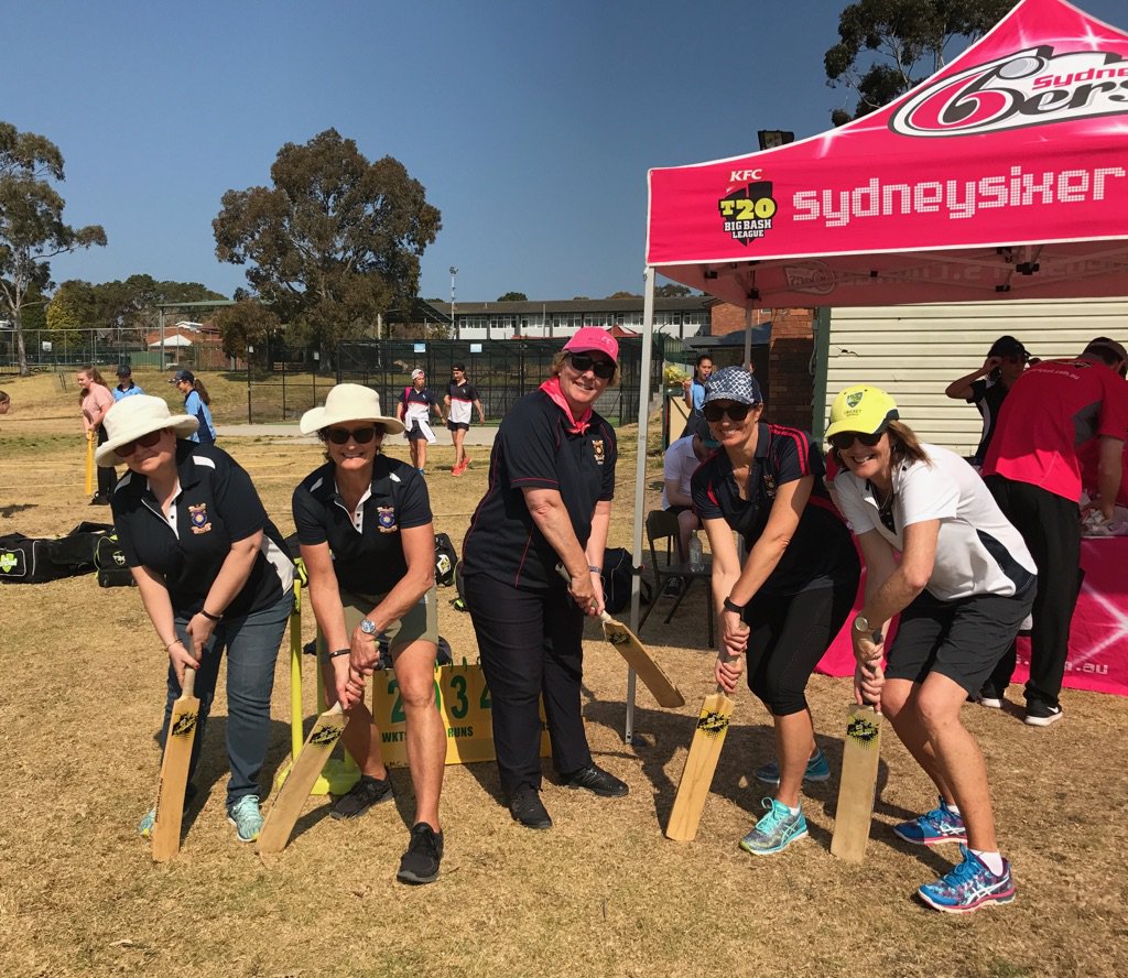 OLMCBurraneer's tweet photo. Teachers showing how it's done - Cricket comp at Bosco #forwarddefensive #idontlikecricketiloveit #sportsdays #pdhpe #bendthosekneesmsvogt https://t.co/bgZloOKyaF