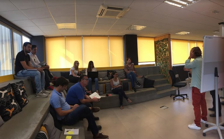 linkbyuma's tweet photo. Hoy @BoltAcc traen a Dani Escribano (Mistakes and Marketing Digital) ⚡ https://t.co/G9mtkBqnka