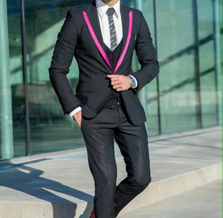 هناك من يعالجون #أوجاع قلوبهم بالصمت !

وهناك من يحاولون نسيان أوجاعهم ..
 بكثرة الكلام