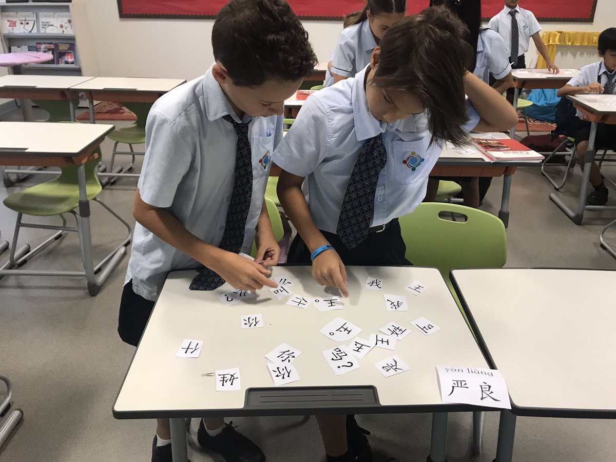 raelei520's tweet photo. G6 students enjoy Chinese Scrabble Game#GEMSinspire https://t.co/ZR5XUiYoOU