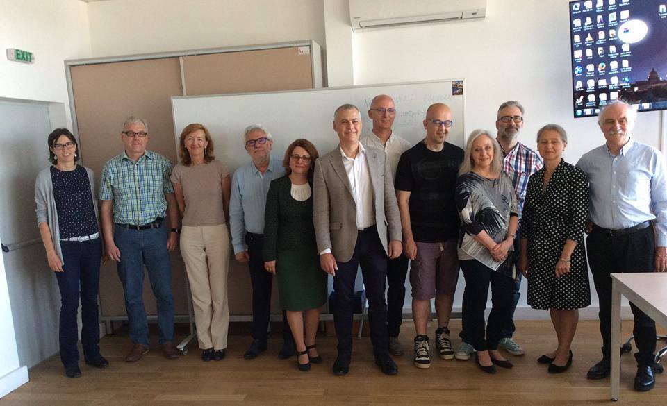 NafarIkastolak's tweet photo. KEYCOLAB NAZIOARTEKO KONFERENTZIA, "Oinarrizko konpetentziak Errumanian" Ilie Minescu eta Octavian Horia https://t.co/eERs4RGvHS #keycolab https://t.co/uvYdzwB5CL