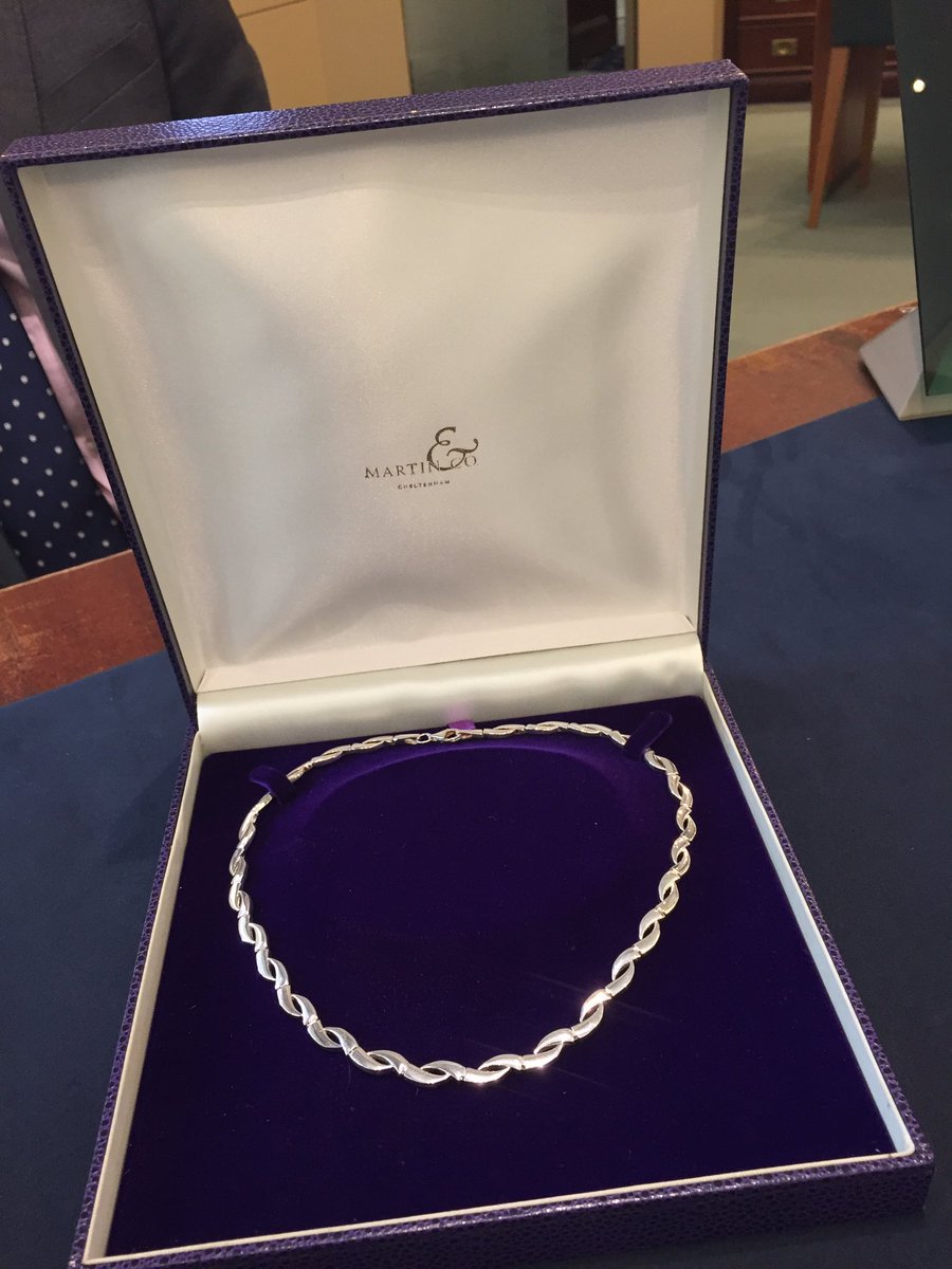 CathrynHage's tweet photo. On Sat be sure to enter our #SilverRaffle @PiedPiperAppeal #SilverBall Thank you James & the lovely peeps at @MandCoJewellers fab u lous https://t.co/J7EB3IxTAa