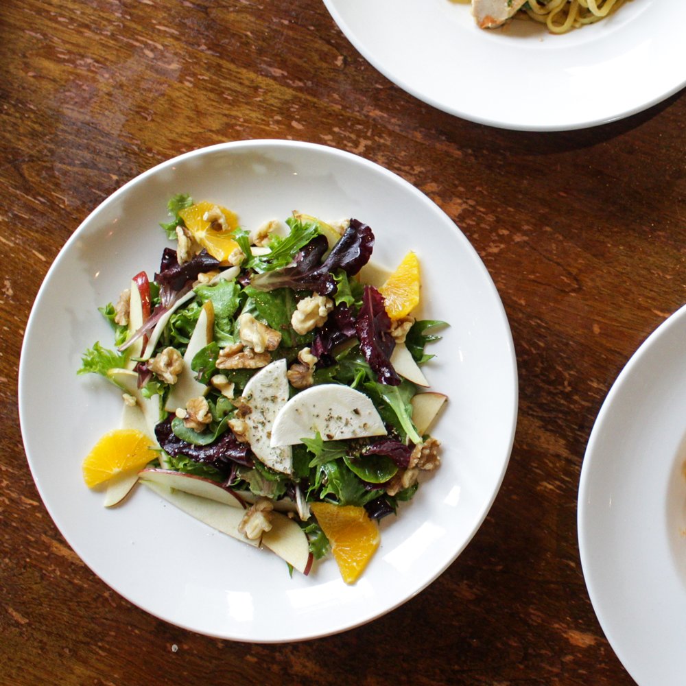 WiensteinGavino's tweet photo. Feeling green? Try our INSALATA DI CASA: made with mesclun mix, oranges, walnuts, pears, apples, goat cheese, and vinaigrette! 💃#WGMTL https://t.co/kgFFZ5ADyw