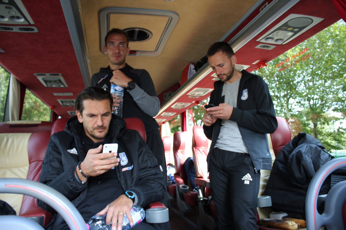 usldunkerque's tweet photo. [🚌] Nos Maritimes ont pris la route direction @LesHerbiersFoot ! Bon voyage ! #TeamUSLD 🔵⚪️ https://t.co/PXgMfyFudN