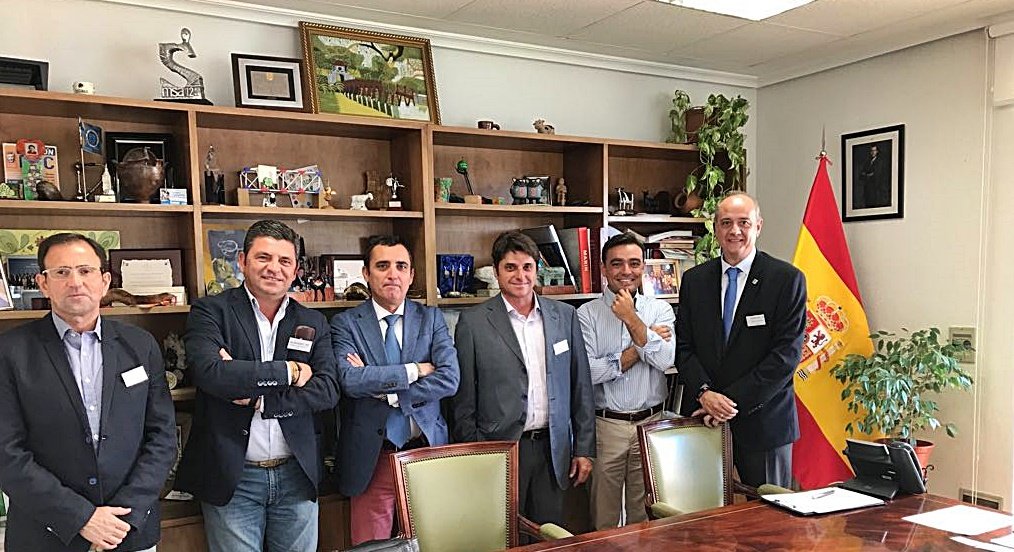 AMJAandalucia's tweet photo. AMJA TRASLADA AL MAPAMA LA PROBLEMÁTICA DEL SECTOR EN FITOSANITARIOS.
https://t.co/RbgjQY8GJm https://t.co/mq0QDVSJg0