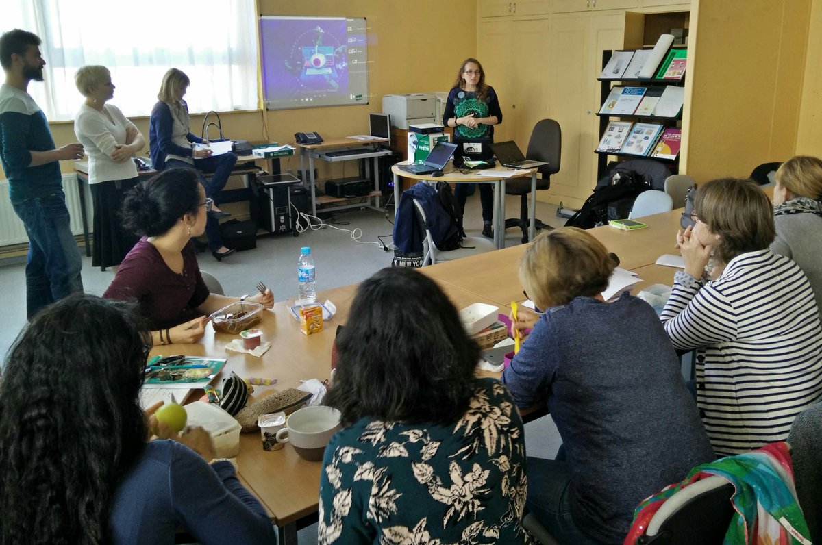 CodeDecode_FR's tweet image. Pause dej' + démo #CodeDecode avec des enseignants de primaire super motivés pour leurs projets ! @AcCreteil