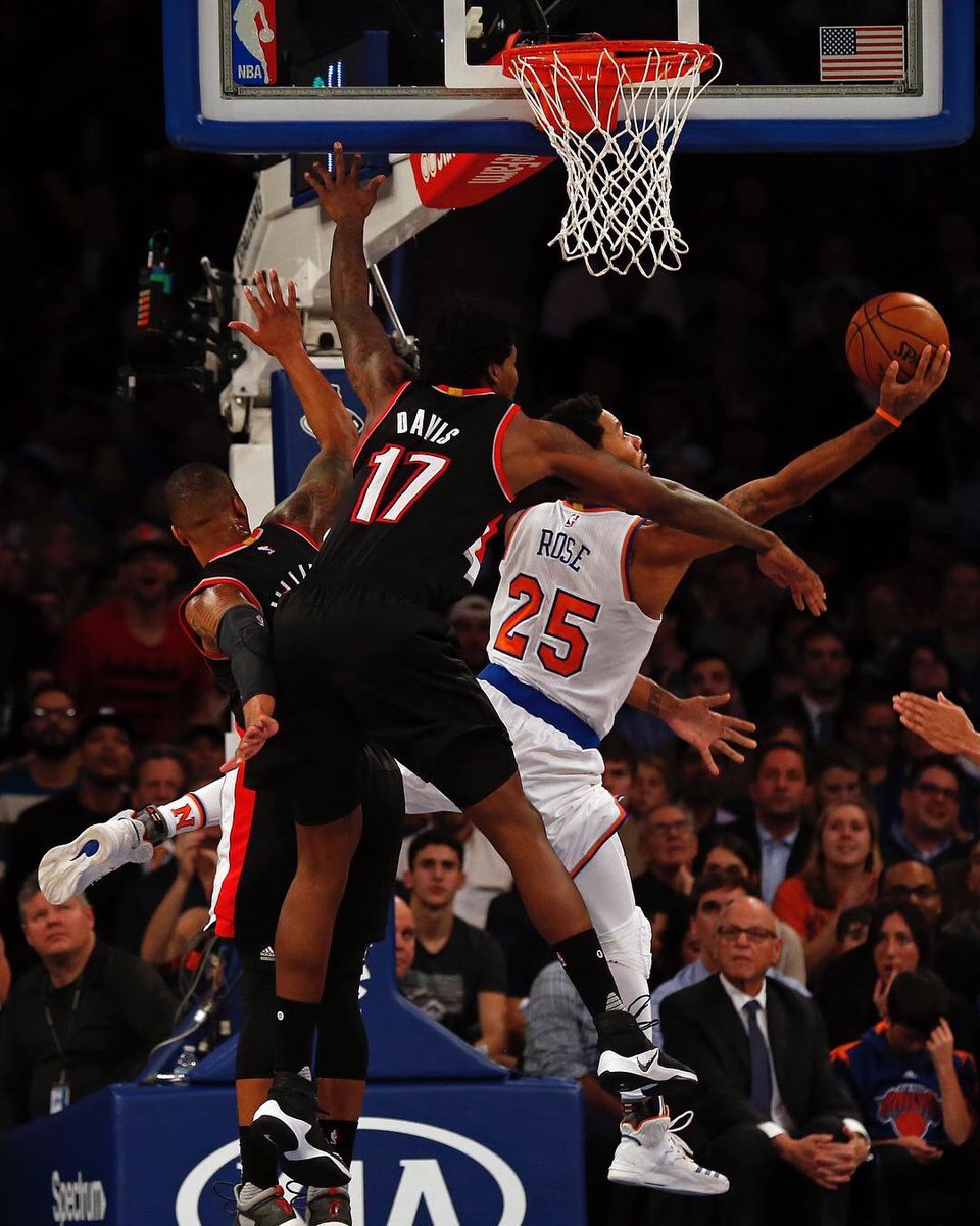 Nelo No 25 この完璧なリバースレイアップ カッコよすぎるやろ キャブスでも怪我しない程度にアクロバットなプレイ見せてほしい 怪我しない程度にね