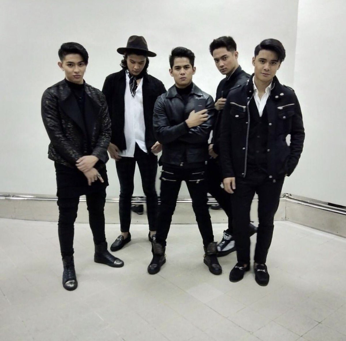 rusreymusic's tweet photo. Thank you so much @Vivo_Phil for this amazing opportunity! We had so much at the Vivo V7+ launch! #VivoV7Plus #ClearerSelfie https://t.co/gZ0wybGuF7
