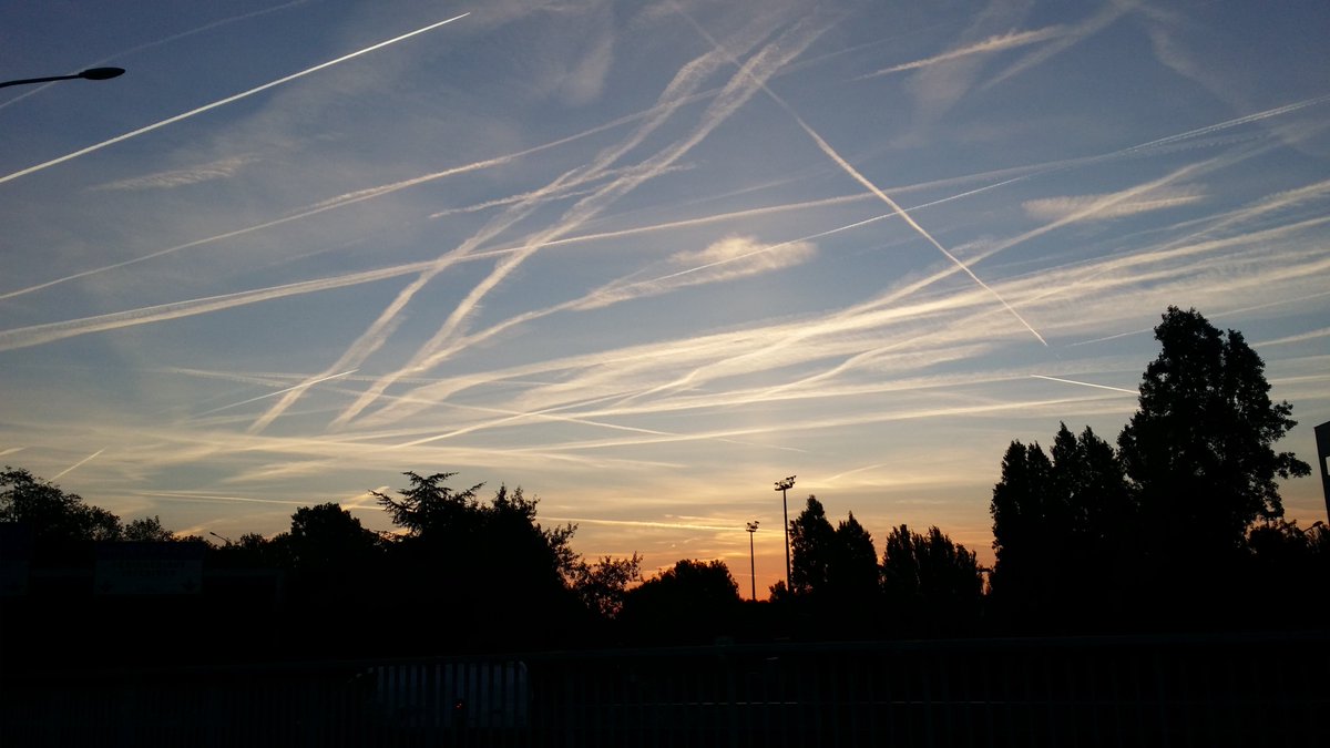 Achtung!ab heute massiver Chemtrails-Einsatz wg. Klimawandel Lüge und Mindcrontrol. Wochenende zuhause bleiben Türen zu besonders SO ab 8:00