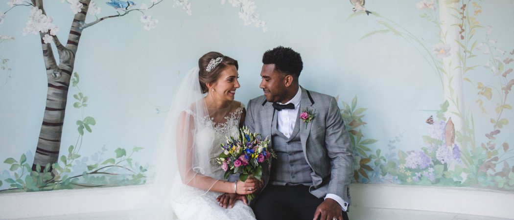 Weddingmagazine's tweet photo. A country-cool #wedding at Wasing Park: https://t.co/f0teBRci4Z https://t.co/3OhGk7sKm5