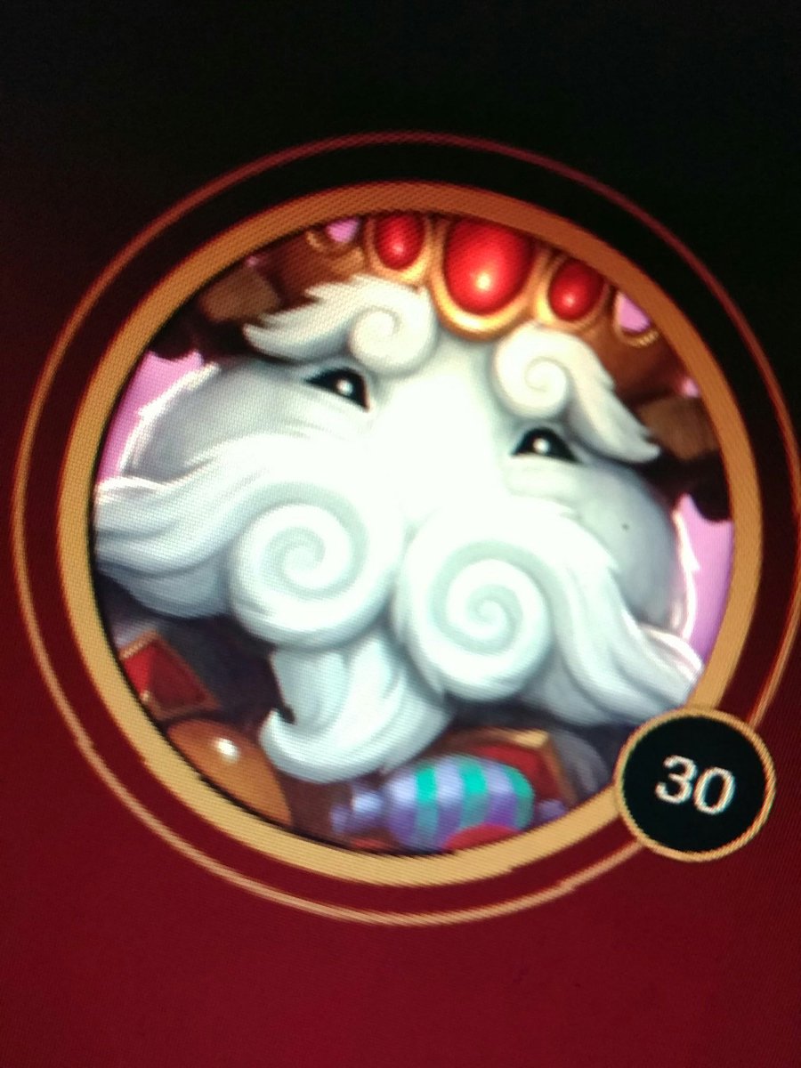 The_Only_Pest's tweet photo. Riot wtf is wrong with this border @riotgames @LeagueOfLegends https://t.co/OwEu8a7sKp