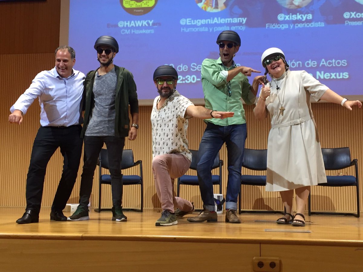 De eso que van un vicerrector, un Growth Hacker musulmán, un paellero ateo, un gallego memo y una monja con casco. 😂🥘

#WeAreInfluencers