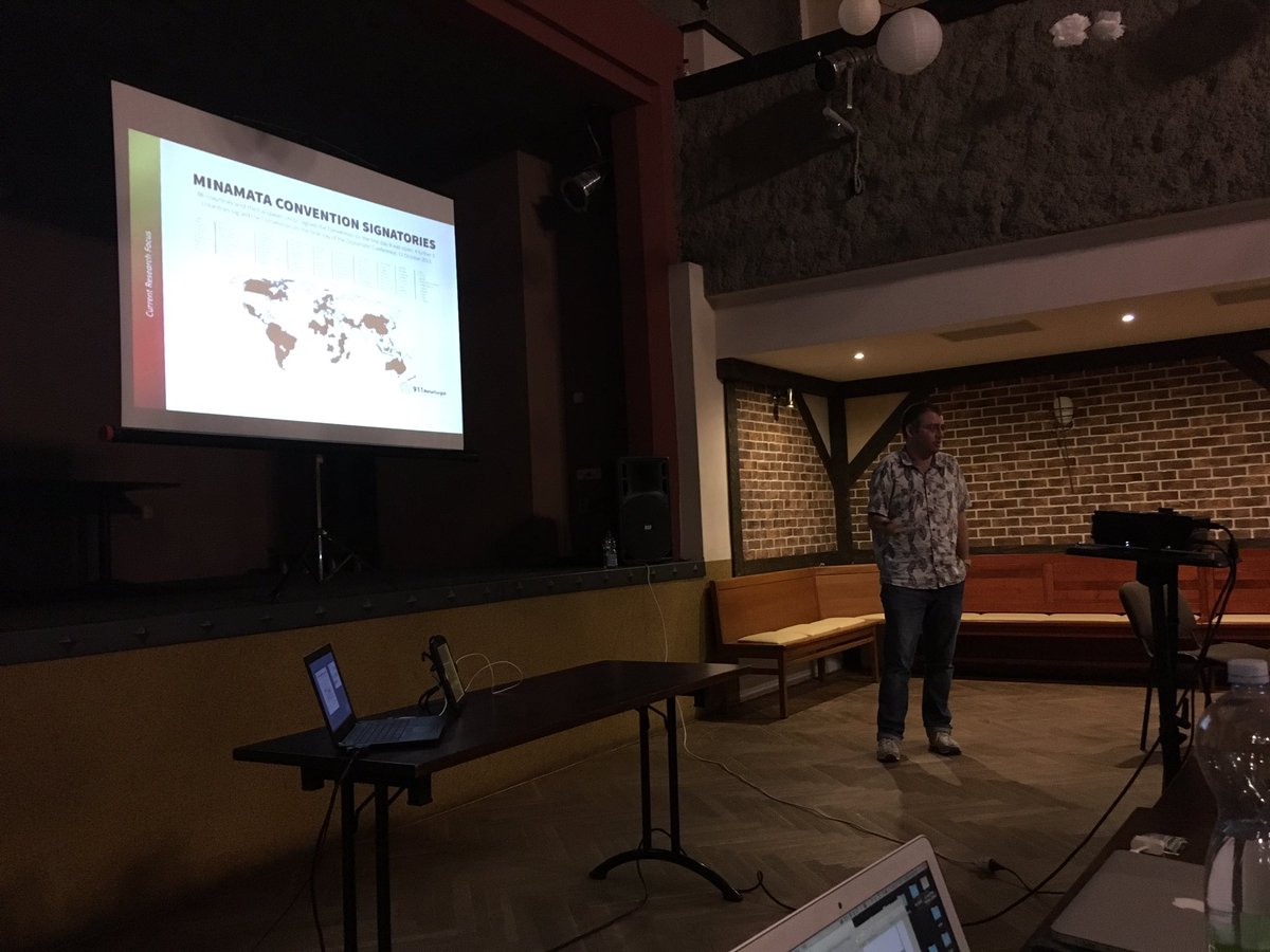 mjbojdys's tweet photo. @TomHasell from @LivUni shows something way more interesting than cages: S-based functional polymers! #FuNMat2017 https://t.co/wfZRZ9mpHc