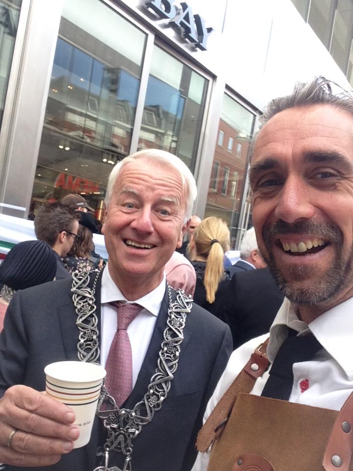 Haast je naar opening <a href="/hudsonsbay/">Hudson's Bay | La Baie d'Hudson</a> <a href="/tilburgcentrum/">Tilburg Centrum</a>.  De binnensteden weer meer aantrekkelijk. ow.ly/XrfJ30fjXK3