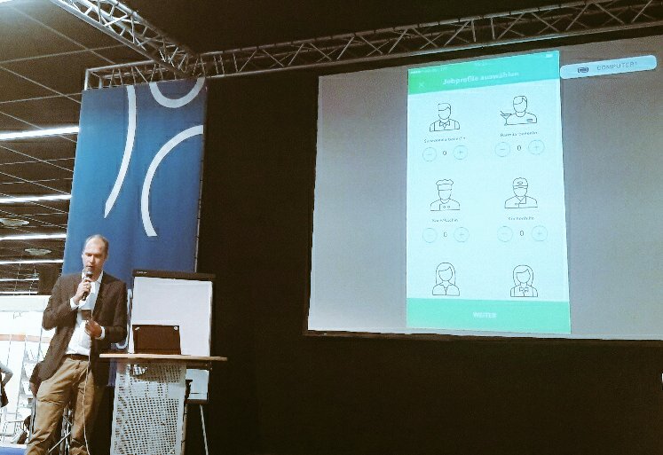 julia_gahl's tweet photo. Spannende Vorstellung der digitalen Recruiting Lösung #adia bei der #zp17 durch @straahen https://t.co/j5xDictFwT