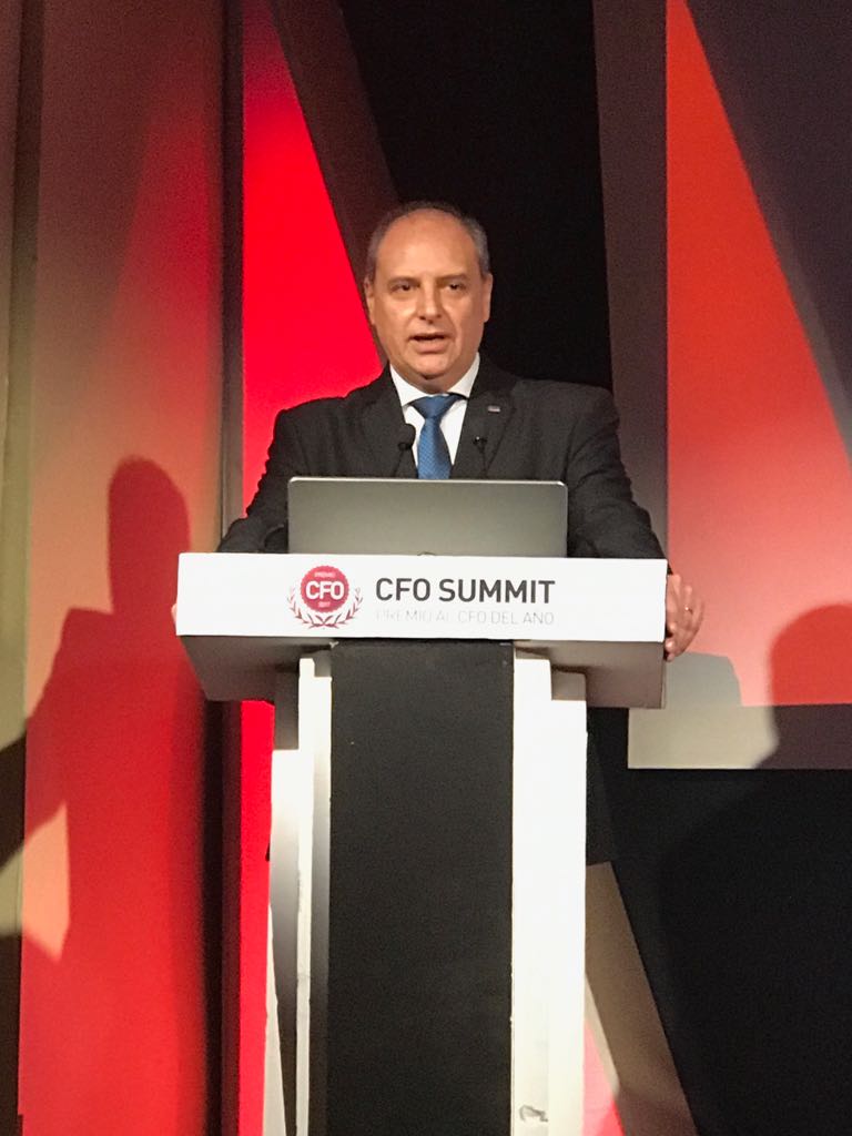 crozen1's tweet photo. "8 de cada 10 CFO piensa que vale la pena invertir en Argentina"
Se entregó el premio al CFO del año. https://t.co/6zhEhzx0U5 https://t.co/5IY3FeXpLh