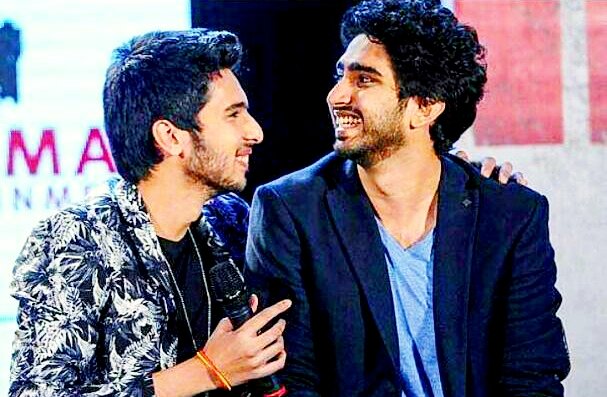 ItsPriiiuXo__'s tweet photo. They hv a Million dollar smile❤which Automtically mke smile those who r Unhppy💕ds 1smile of Urs mean a lot 2 Us😘
Keep Smiling alwys Lyk ds👇 https://t.co/bvRwoWLthA