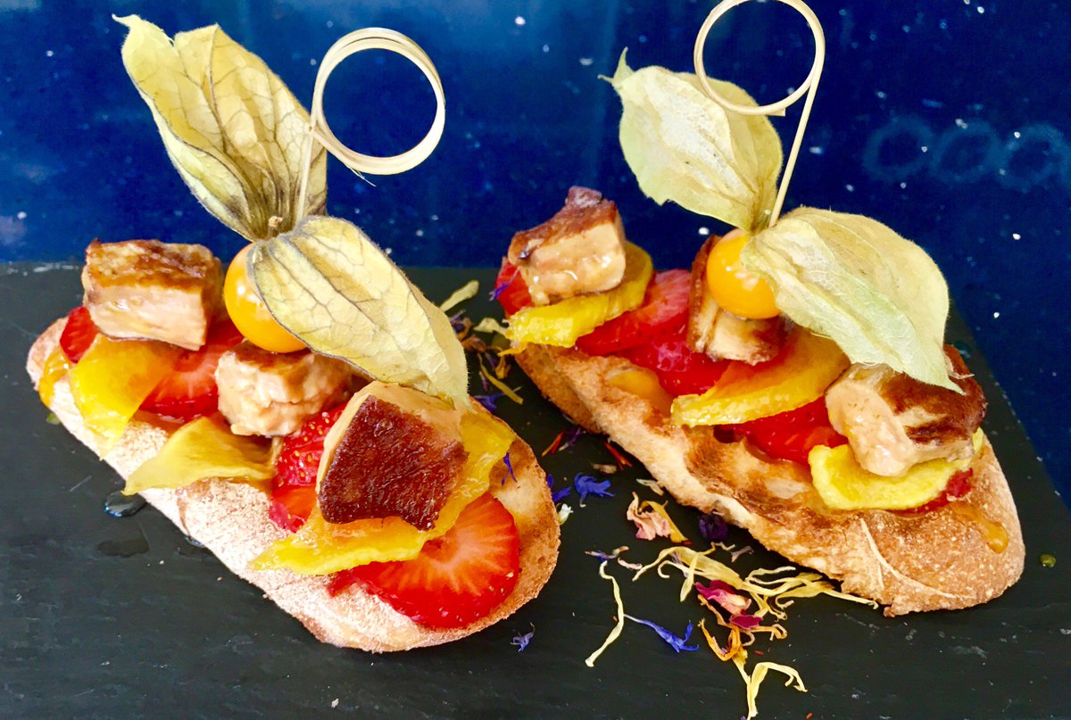 Probando una buena tosta de foie en <a href="/cocosbeachcalp/">Cocos Beach</a> #Calp (at <a href="/CocosBeachCalp/">Cocos Beach</a>) swarmapp.com/c/08vtYThJFWA