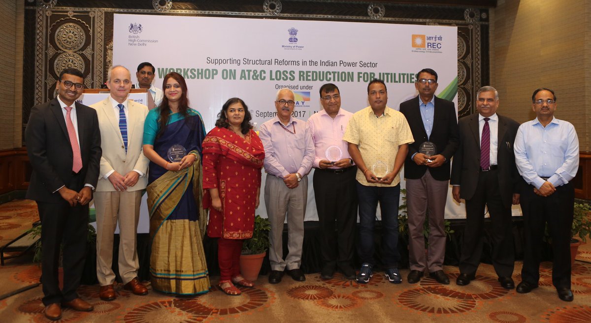 UDAY_PowerIndia's tweet photo. Discoms' Feeder Managers awarded by Shri @BhallaAjay26,Secretary(Power) for their commendable performances for AT&amp;C loss reduction https://t.co/9GuyH9AdOd