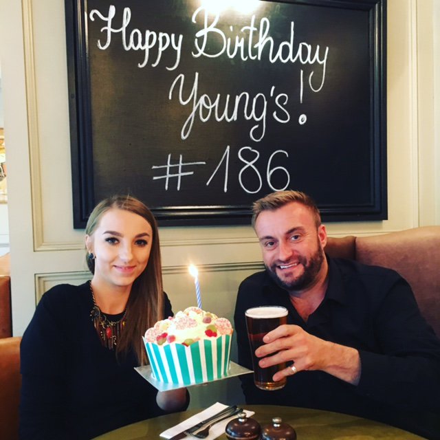 WhiteHorseEC2's tweet photo. We are celebrating all day, pop down after work and join in the birthday fun #ontapapp #youngs #Youngs186 #186Yearsyoungs https://t.co/Wvz39vD38E