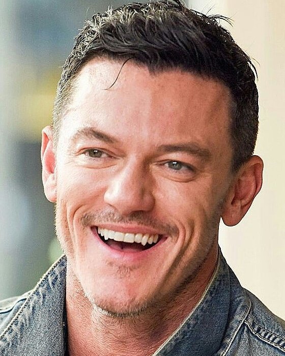 MarilynLuketeer's tweet photo. Never one day can be bad, if it starts after seeing this beautiful cheeky smile #Luketeers ππππ #MyEdit #MyCloseUp #LukeEvans #Smile πππ https://t.co/2LPVWx9DvD