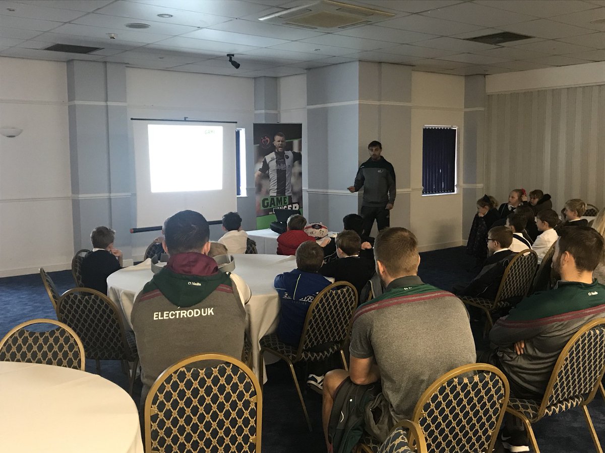 WidnesRL's tweet photo. Our @GameChangerWV day is underway, with @ad_daniels87 teaching the children, and some of our first team squad about ‘Eating Like A Pro’! https://t.co/H3tg6t0KZd
