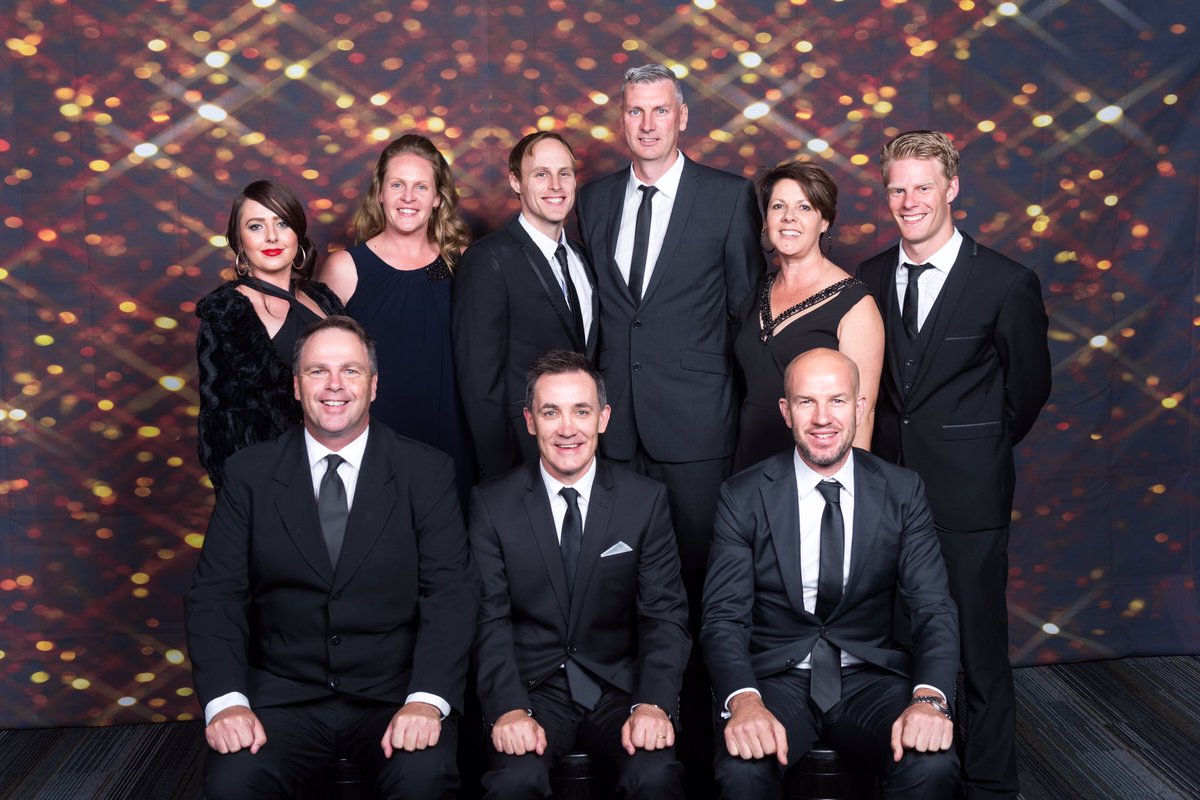 GibsonBarry's tweet photo. .@AFLQfooty team photo...minus a few #footyops #AFLQfooty #dressedtoimpress #groganawards https://t.co/TDj7LE7s3x