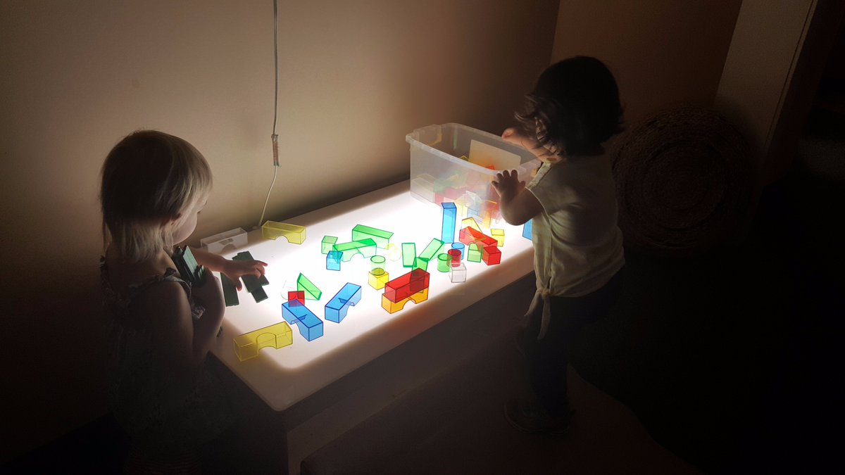 CompassSchoolUS's tweet image. Check out our new blog post about Light and Shadow Play! #Education  thecompassschool.com/blog/light-sha…