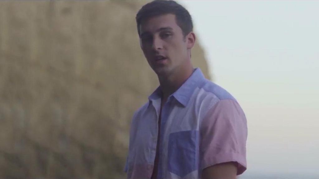 .@Cody premieres his #TropicalRomance music video and reveals the inspiration behind the beachy track. et.tv/2hlsNSc