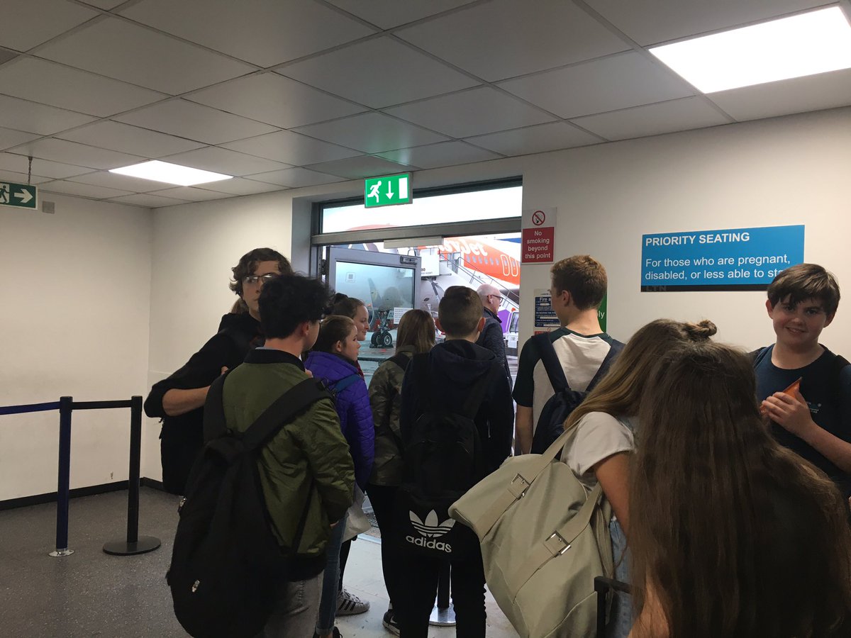 millburnbio's tweet photo. H O M E W A R D  B O U N D ✈️🏡 #millburnsciencetrip #tillnexttimelondon https://t.co/XtyWDHXv1i