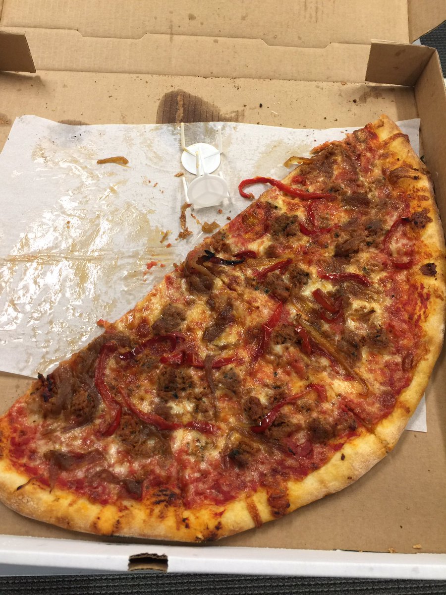 PizzaXploration's tweet photo. Sausage, red peppers and sweet onions. #pizzadelicious #PizzaD #pizza #pizzaXploration @pizzadelicious https://t.co/suL4FiXM0J
