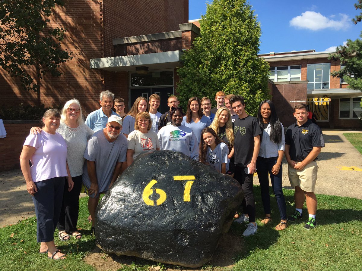 CF_GoldenNugget's tweet photo. The CFHS class of 1967 painted the @CF_GoldenNugget today to celebrate their 50th reunion
 
#PastMeetsPresent
#BlackTigerPrideForever https://t.co/r38zpIU2MD