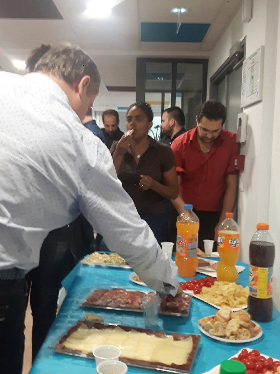 MobiappsFR's tweet photo. Inauguration des nouveaux locaux de Mobiapps à Neuilly-sur-Seine #NewAdventure #Mobility 🏢📱👌 https://t.co/iHVQaoV3pD