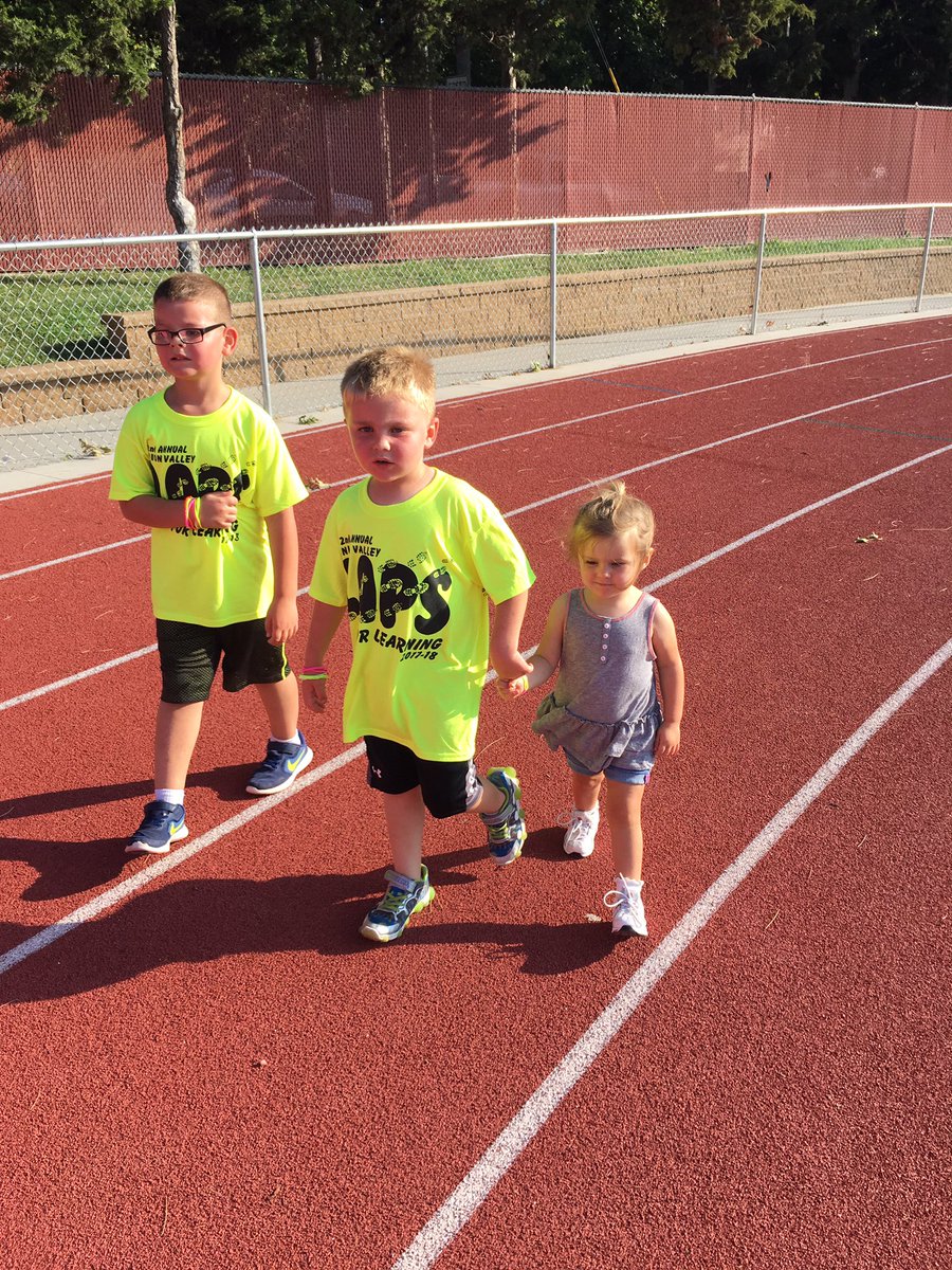 JNewsumKimble's tweet photo. So much fun on the track this morning! #Laps4Learning #Kindergarten #UVLearn https://t.co/nRulNDrMq5